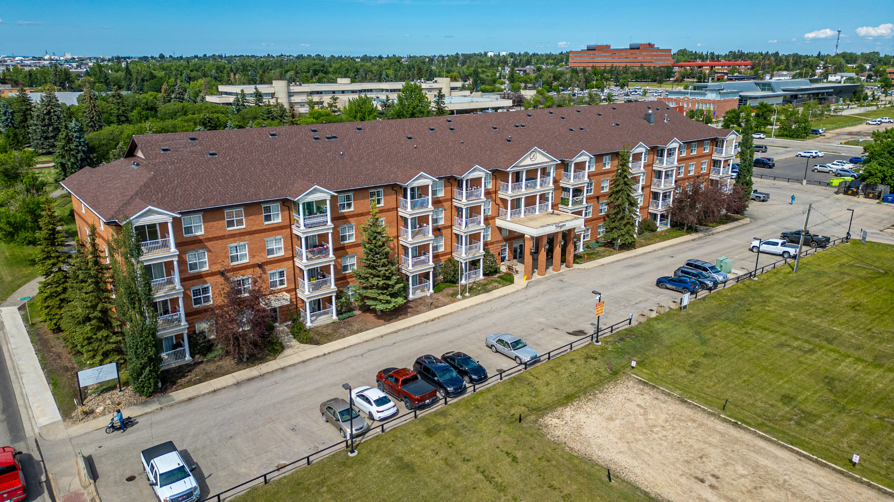 9914 101 Avenue - 408